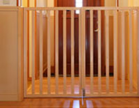 飛び出し防止ゲート写真